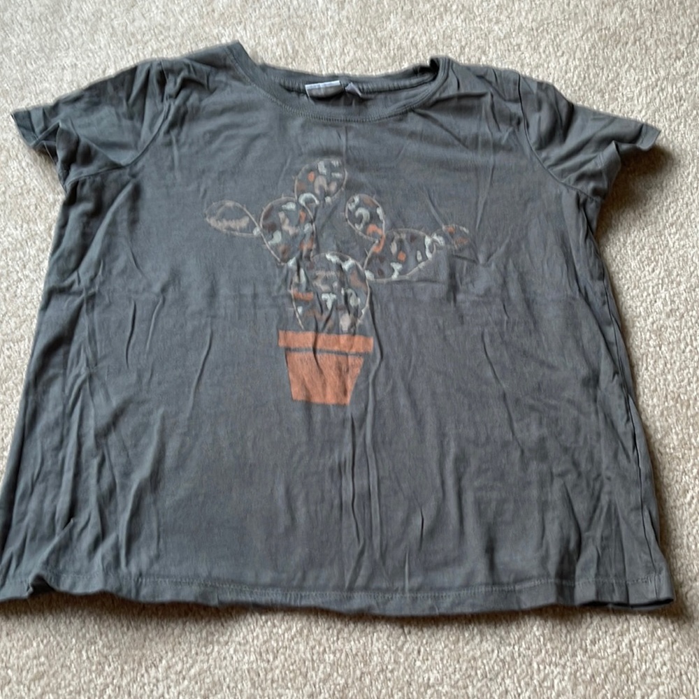 Doe. Cropped Gray Cactus T-shirt Size Medium